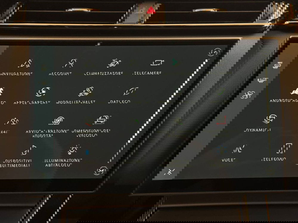 Land Rover Range Rover Velar usata a Savona (11)