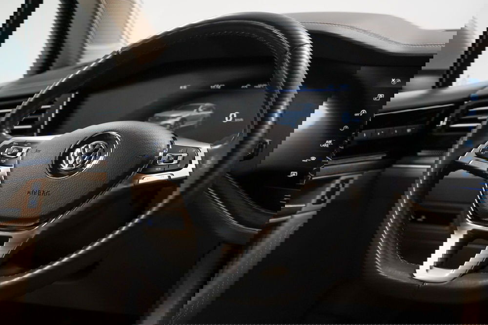 Volkswagen Touareg usata a Varese (12)