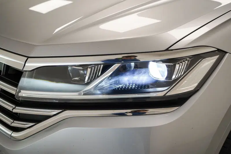 Volkswagen Touareg usata a Varese (8)