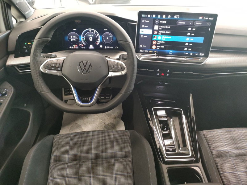 Volkswagen Golf nuova a Bologna (17)