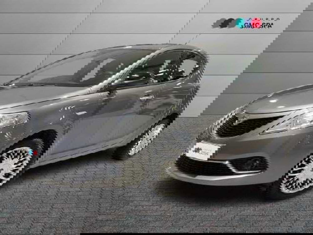 Lancia Ypsilon usata a Pistoia