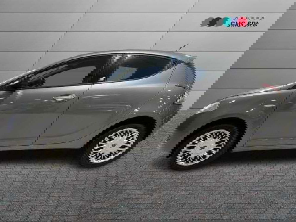 Lancia Ypsilon usata a Pistoia (5)