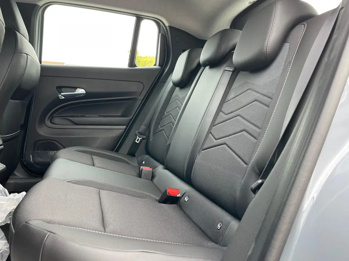 Jeep Avenger nuova a Ancona (17)