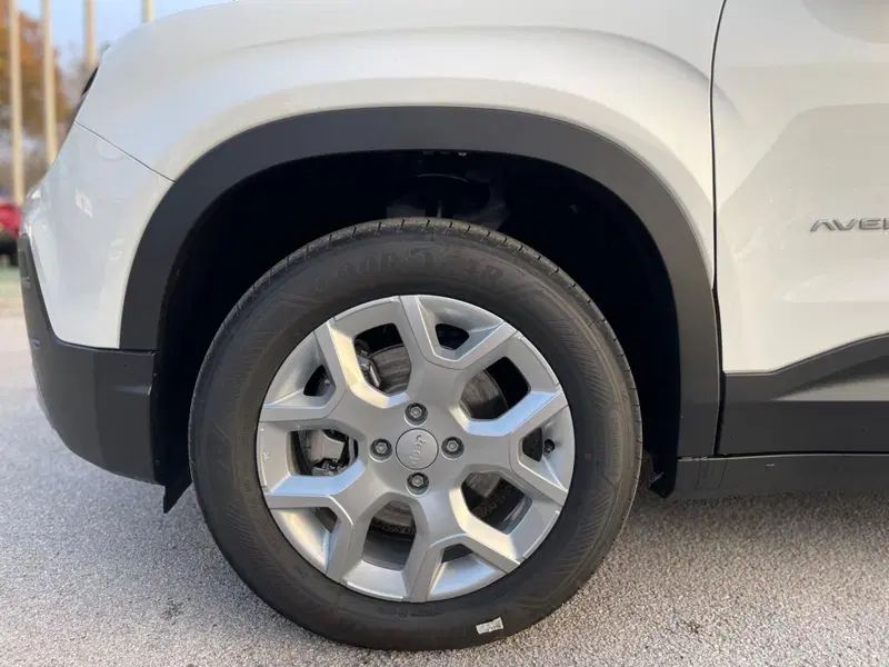 Jeep Avenger nuova a Ancona (19)