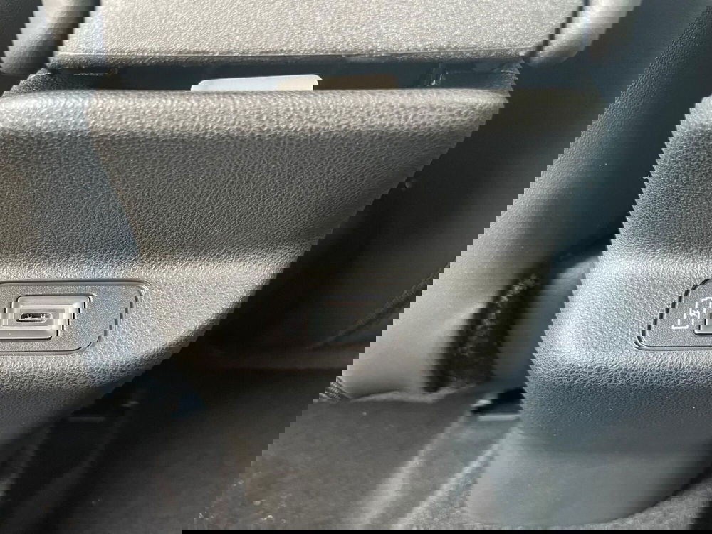 Jeep Avenger nuova a Ancona (17)