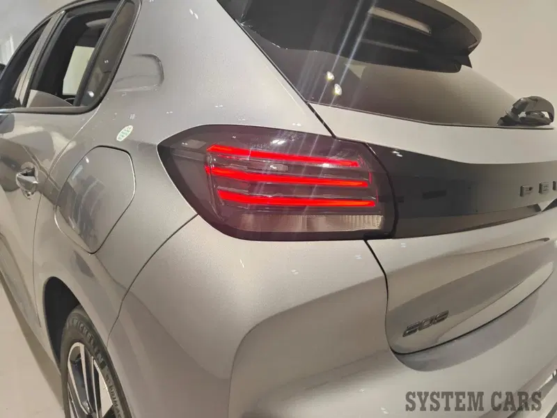 Peugeot 208 usata a Varese (6)
