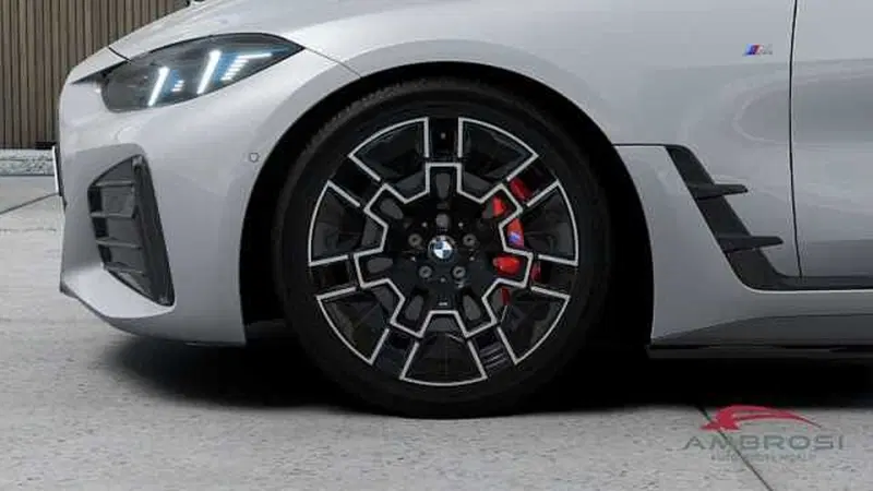 BMW i4 nuova a Viterbo (8)