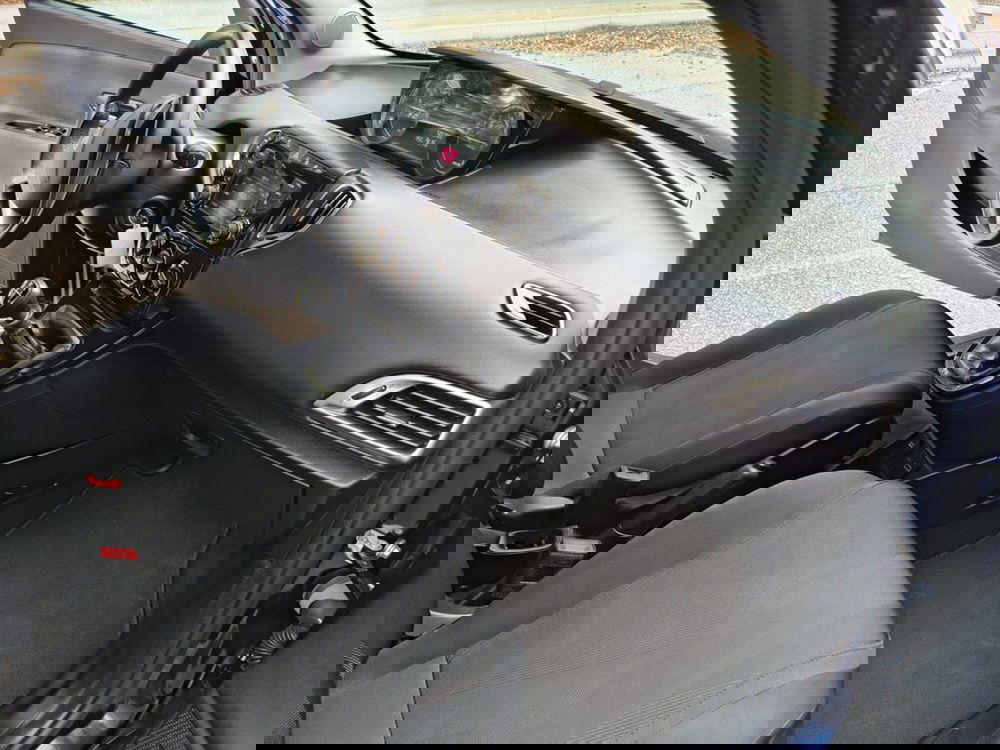 Lancia Ypsilon usata a Padova (13)