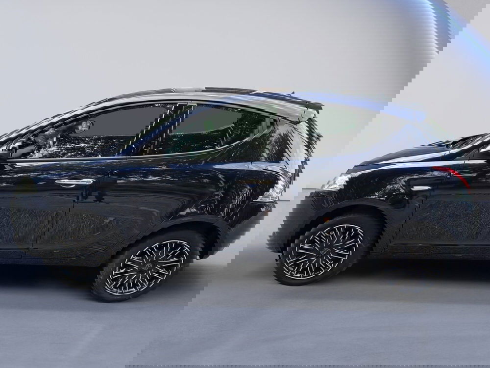 Lancia Ypsilon usata a Padova (7)