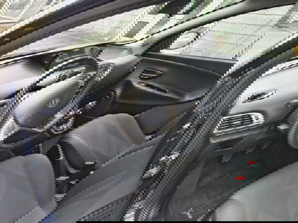 Lancia Ypsilon usata a Padova (9)