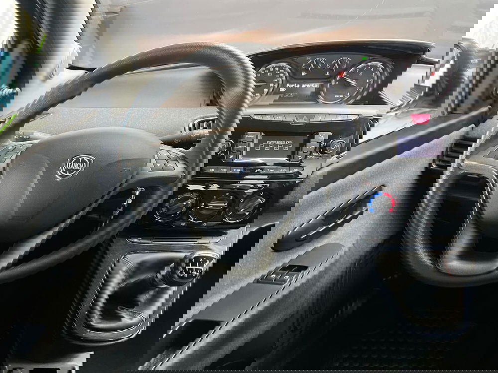 Lancia Ypsilon usata a Roma (10)