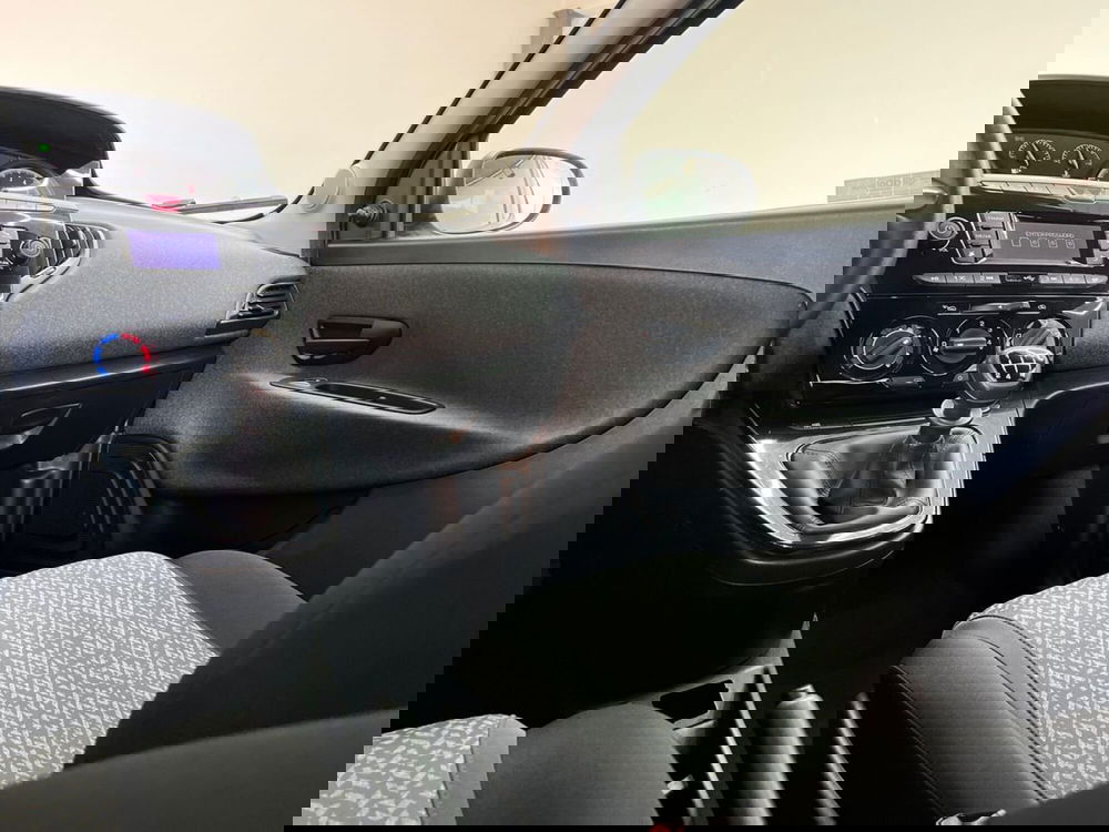 Lancia Ypsilon usata a Roma (13)