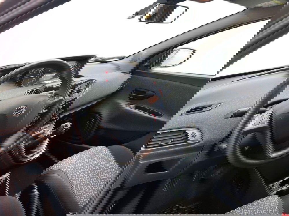 Lancia Ypsilon usata a Roma (9)