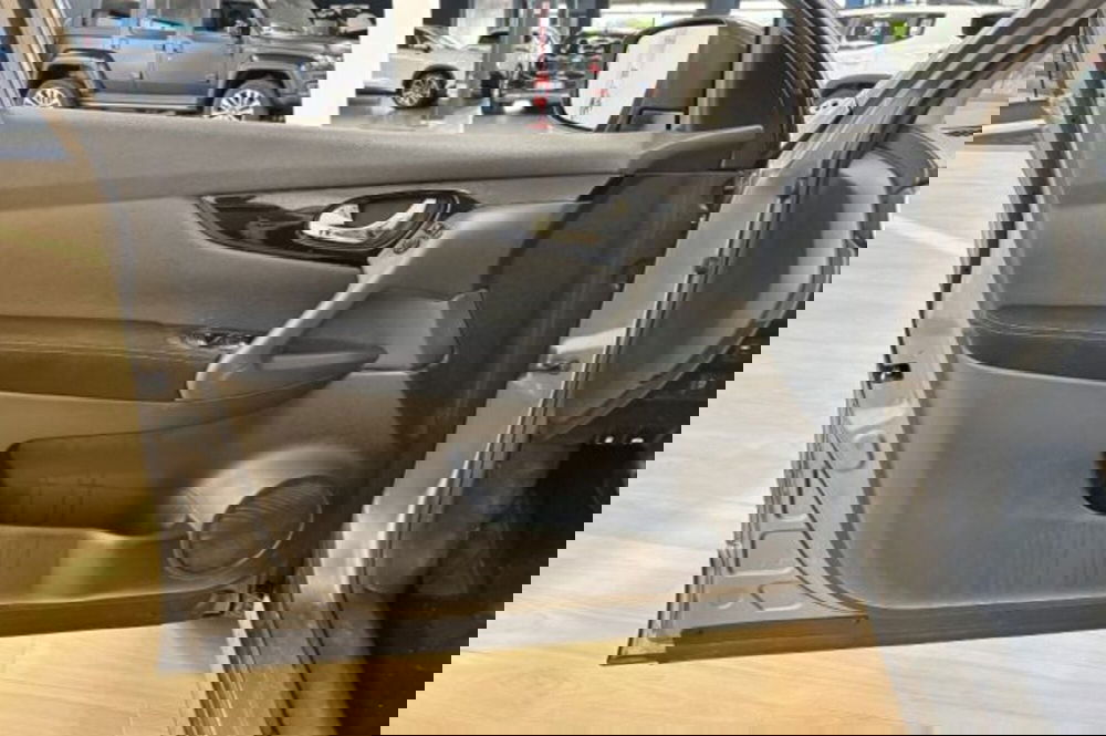 Nissan Qashqai usata a Latina (12)