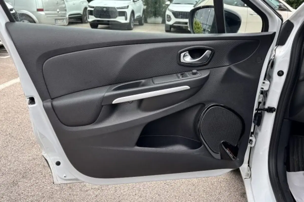 Renault Clio usata a Latina (12)