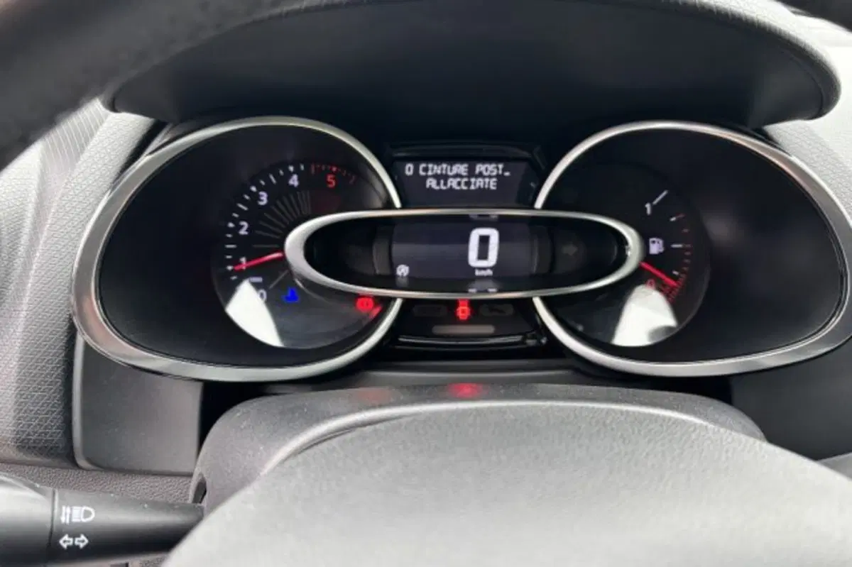 Renault Clio usata a Latina (13)