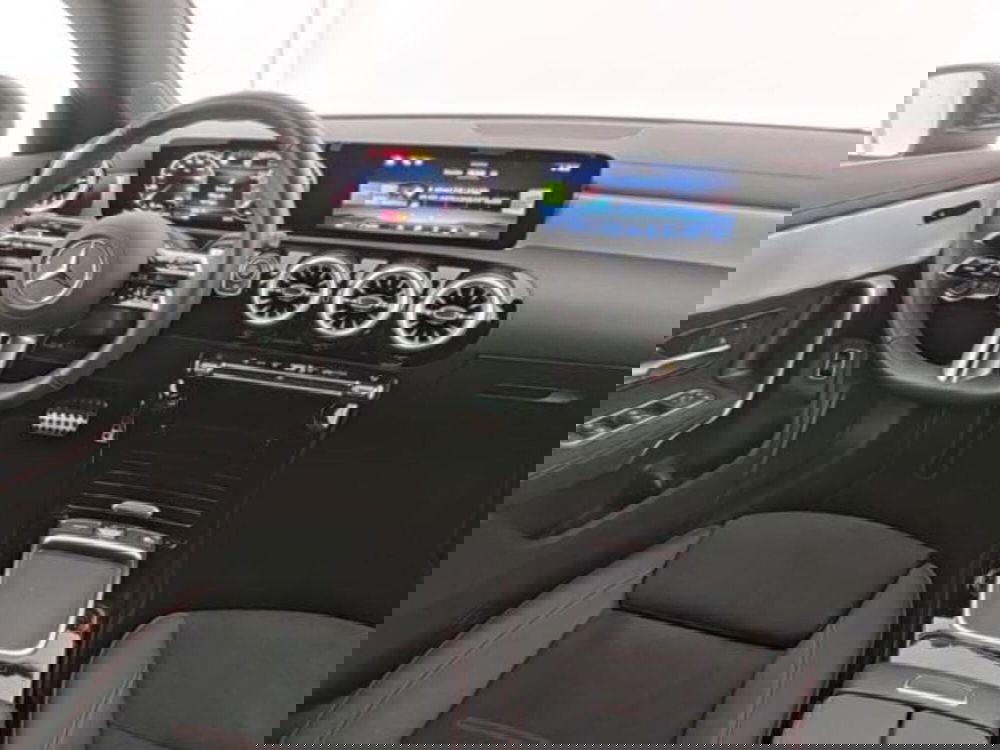 Mercedes-Benz CLA Shooting Brake usata a Milano (9)