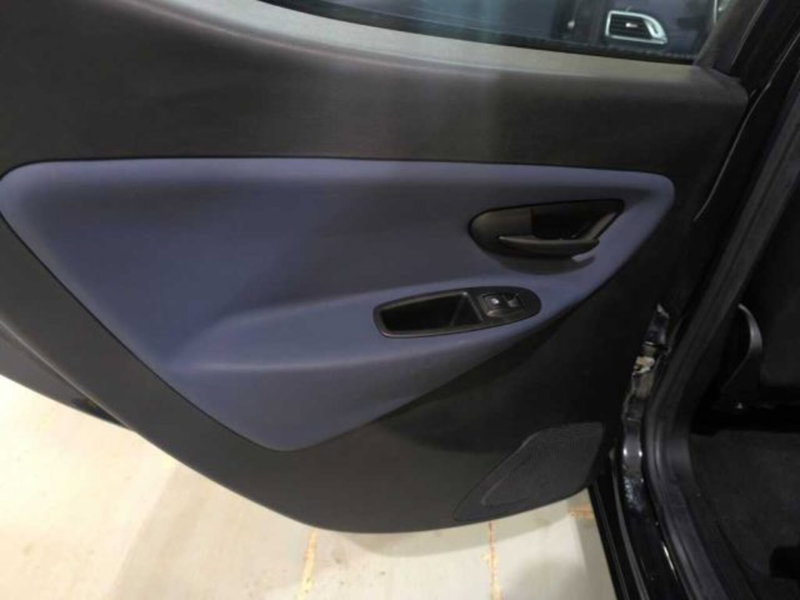 Lancia Ypsilon usata a Caltanissetta (13)
