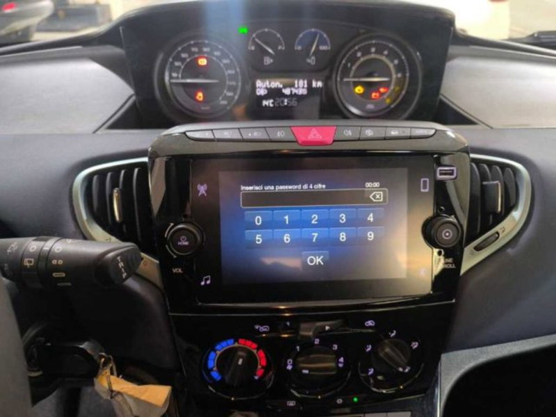 Lancia Ypsilon usata a Caltanissetta (18)