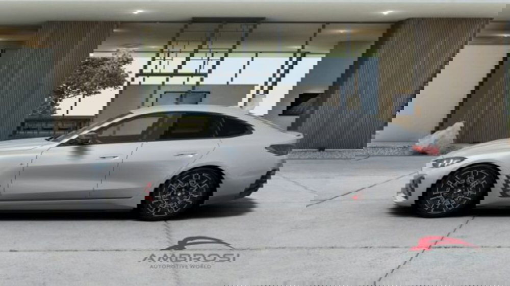 BMW i4 nuova a Perugia (3)