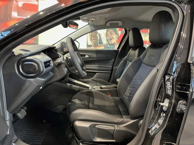 Jeep Avenger nuova a Sondrio (9)