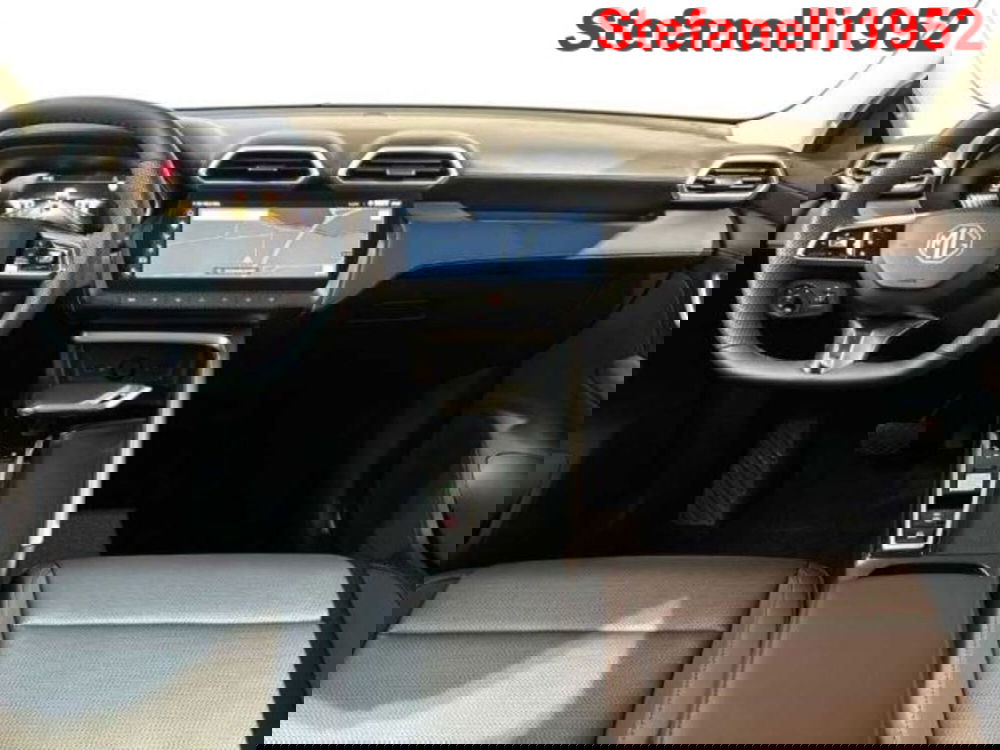 Mg ZS EV nuova a Bologna (13)