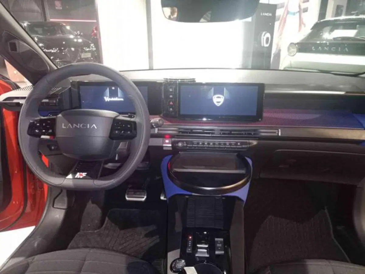 Lancia Ypsilon nuova a Vercelli (13)