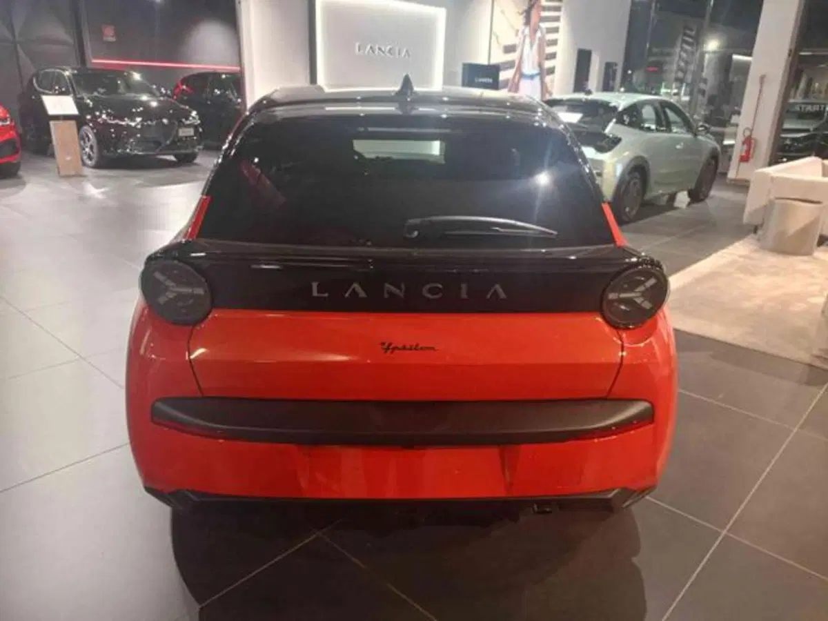 Lancia Ypsilon nuova a Vercelli (6)
