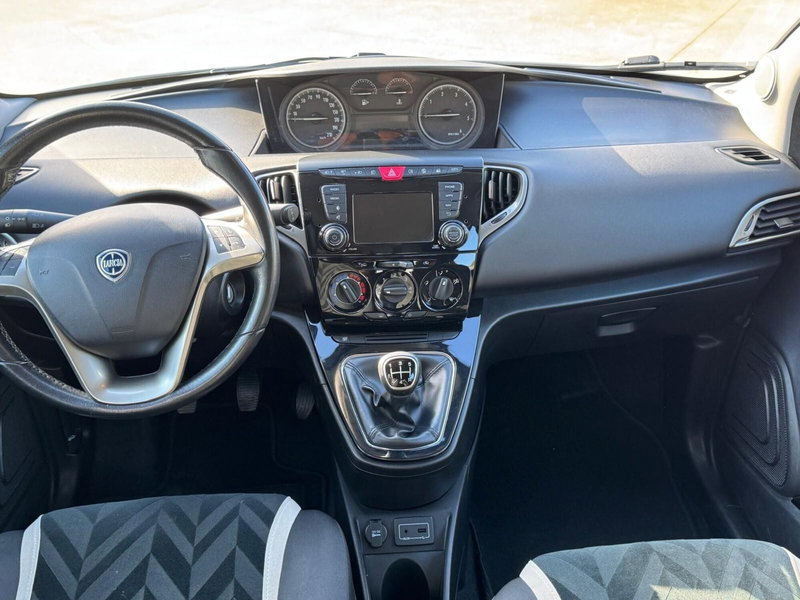 Lancia Ypsilon usata a Cosenza (10)
