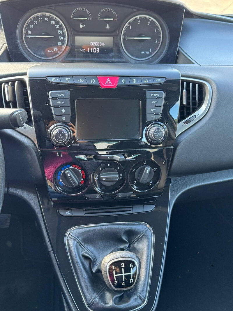 Lancia Ypsilon usata a Cosenza (11)
