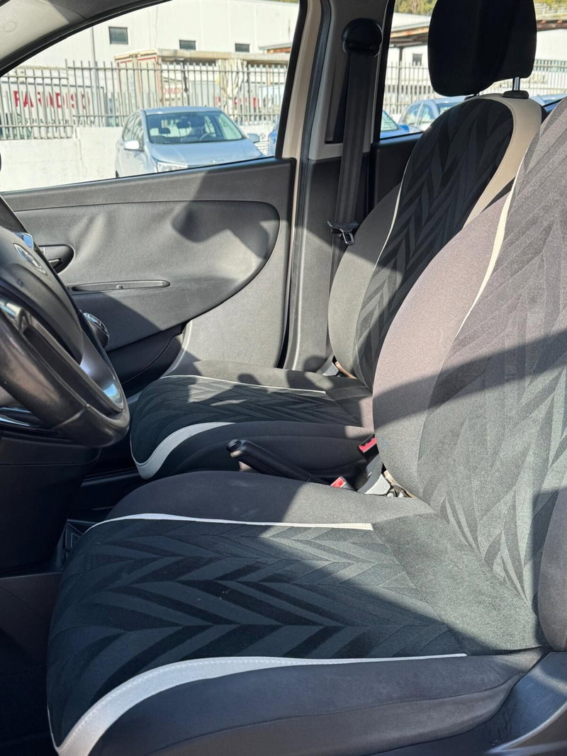 Lancia Ypsilon usata a Cosenza (12)