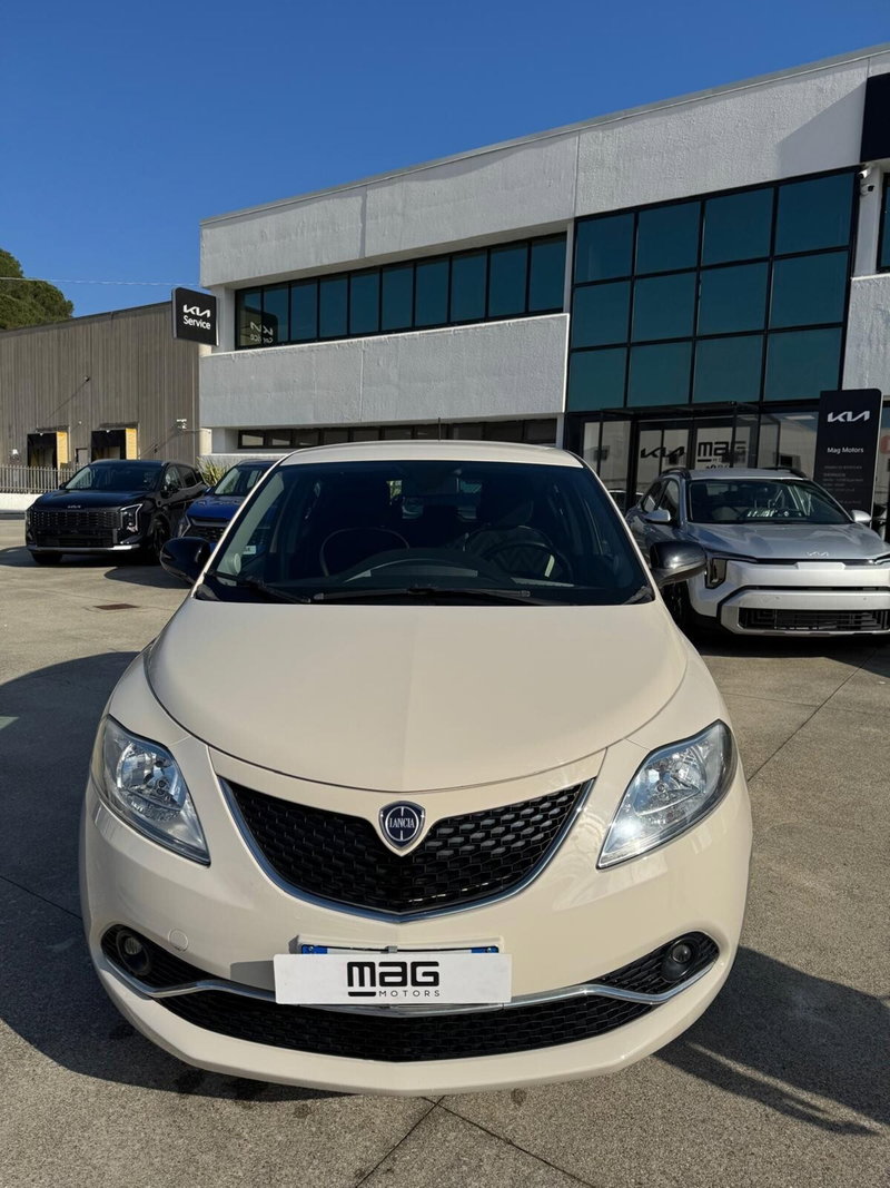 Lancia Ypsilon usata a Cosenza (2)