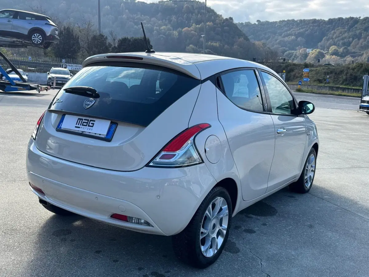 Lancia Ypsilon usata a Cosenza (3)