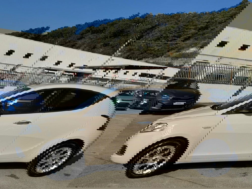 Lancia Ypsilon usata a Cosenza (4)