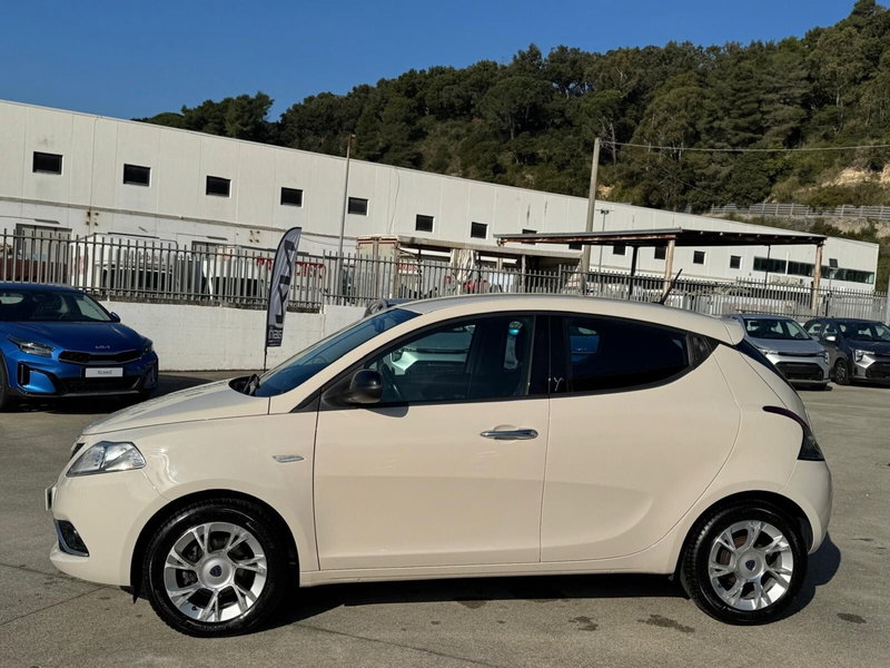 Lancia Ypsilon usata a Cosenza (4)