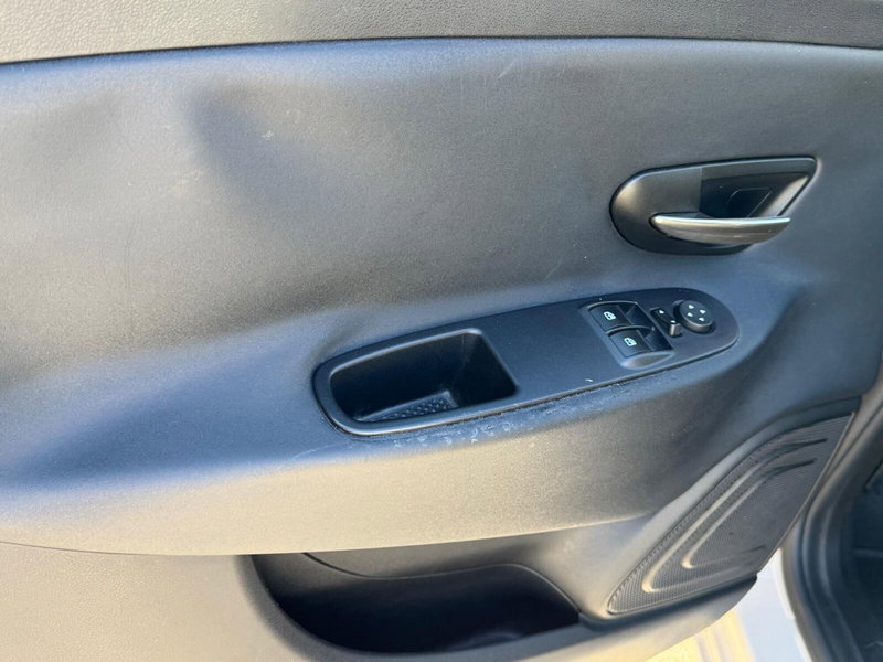 Lancia Ypsilon usata a Cosenza (7)