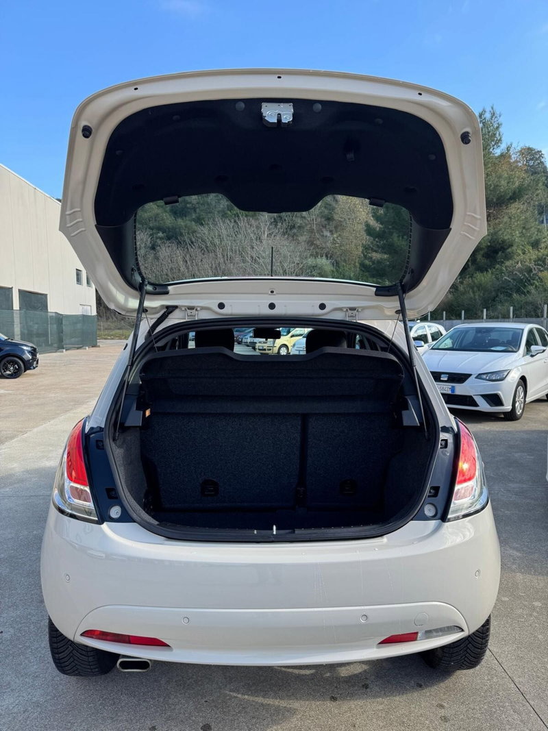 Lancia Ypsilon usata a Cosenza (8)