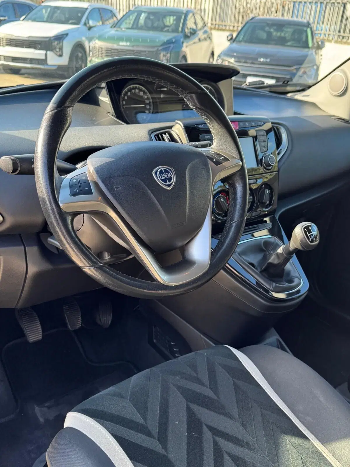 Lancia Ypsilon usata a Cosenza (9)