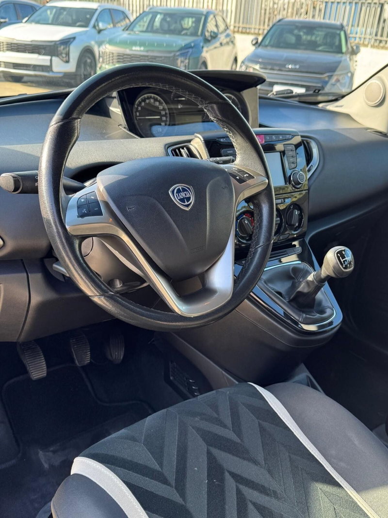 Lancia Ypsilon usata a Cosenza (9)