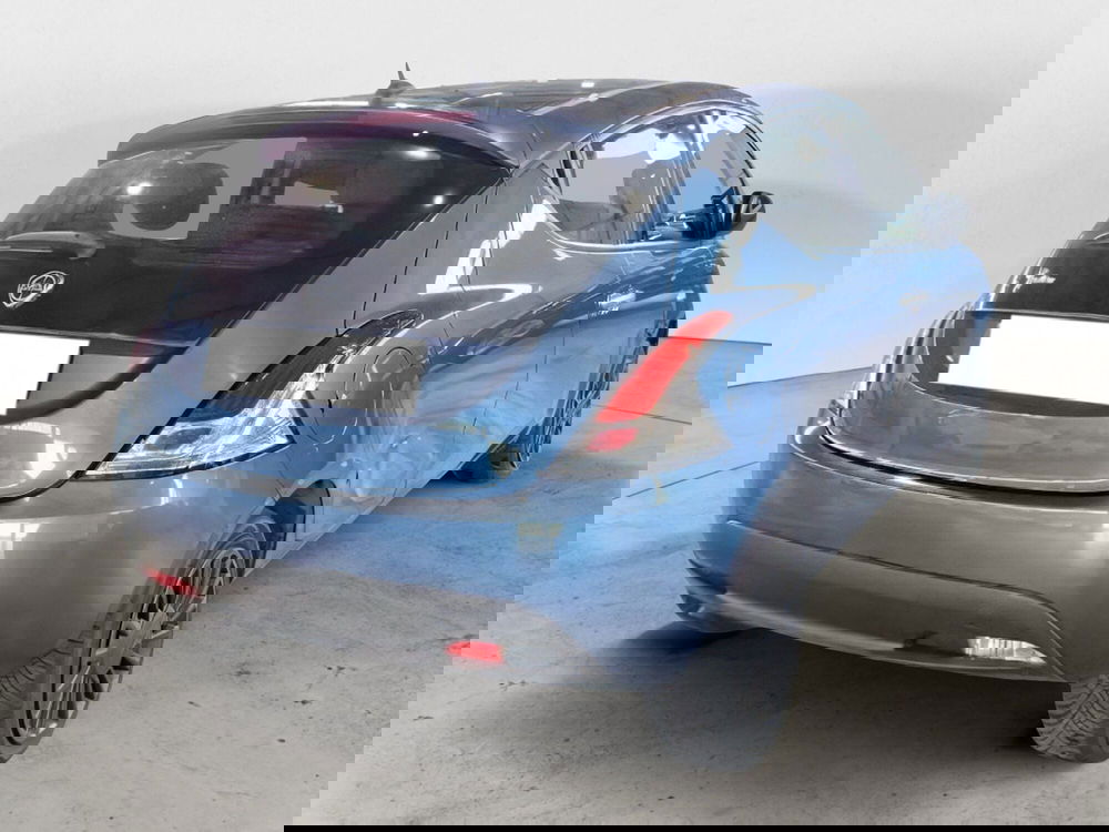 Lancia Ypsilon usata a Salerno (3)