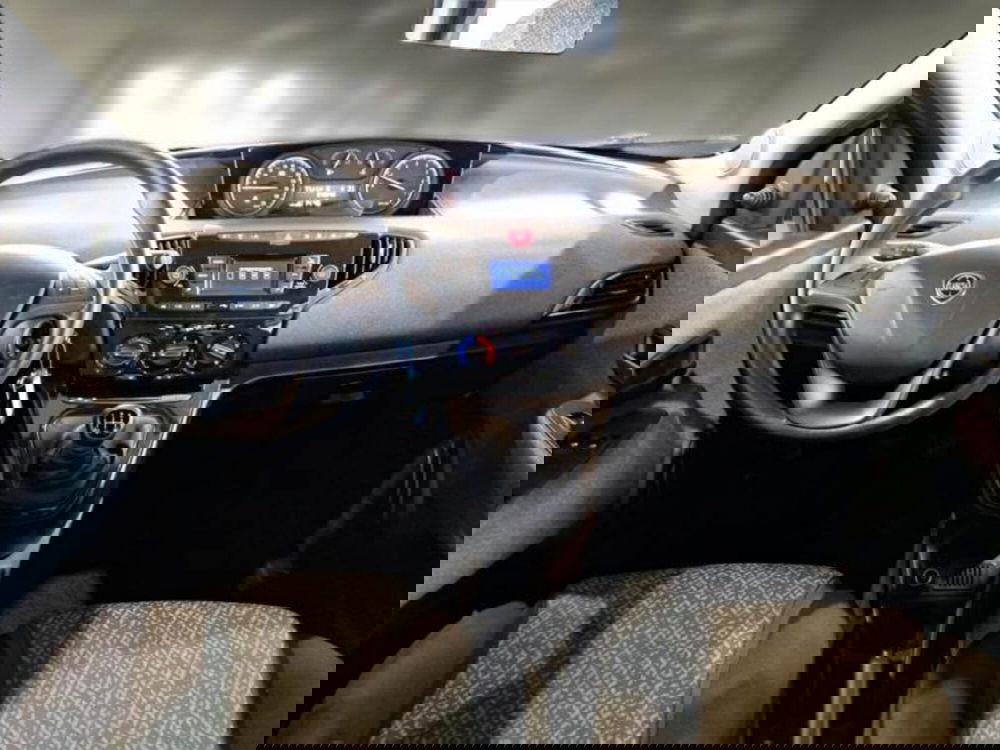 Lancia Ypsilon usata a Salerno (9)