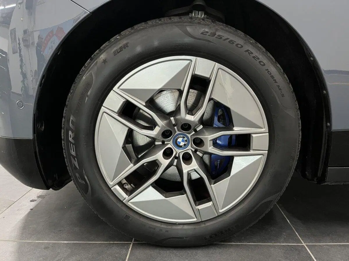 BMW iX usata a Alessandria (10)