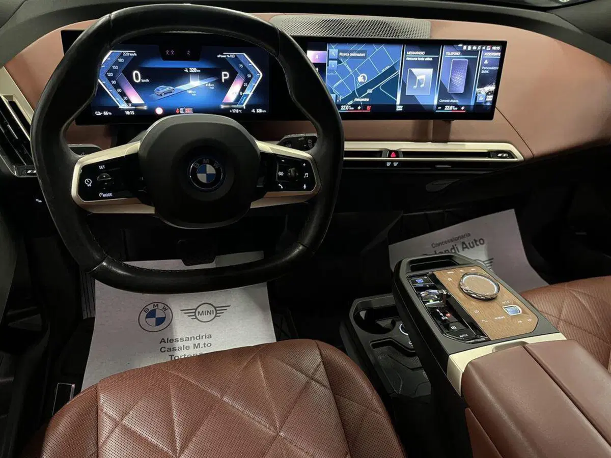 BMW iX usata a Alessandria (13)