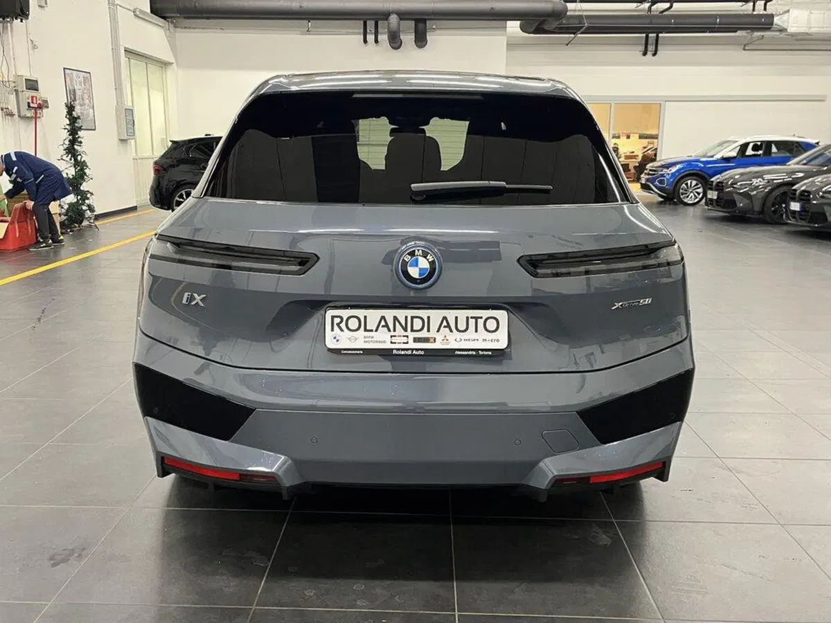 BMW iX usata a Alessandria (7)