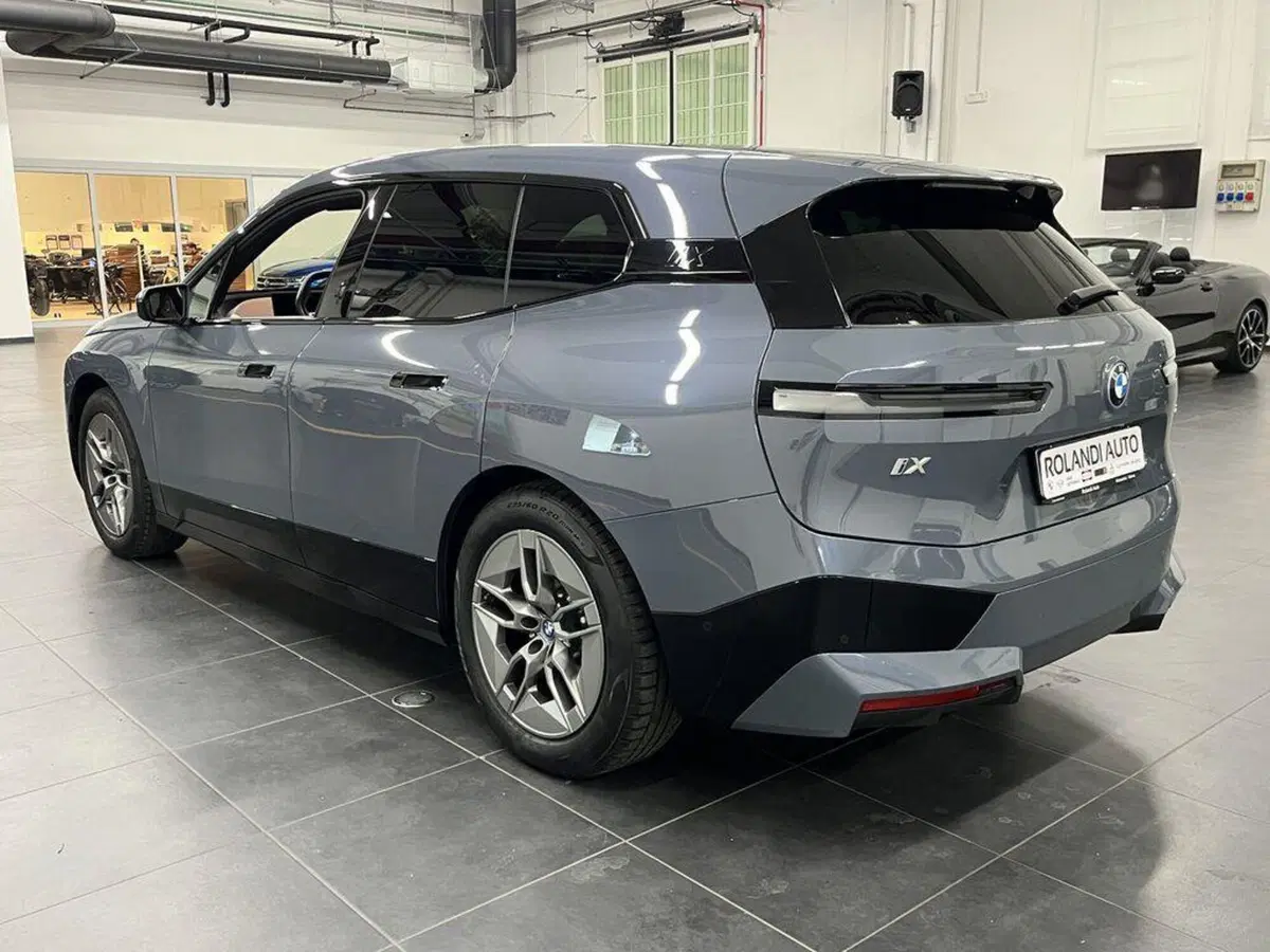 BMW iX usata a Alessandria (8)