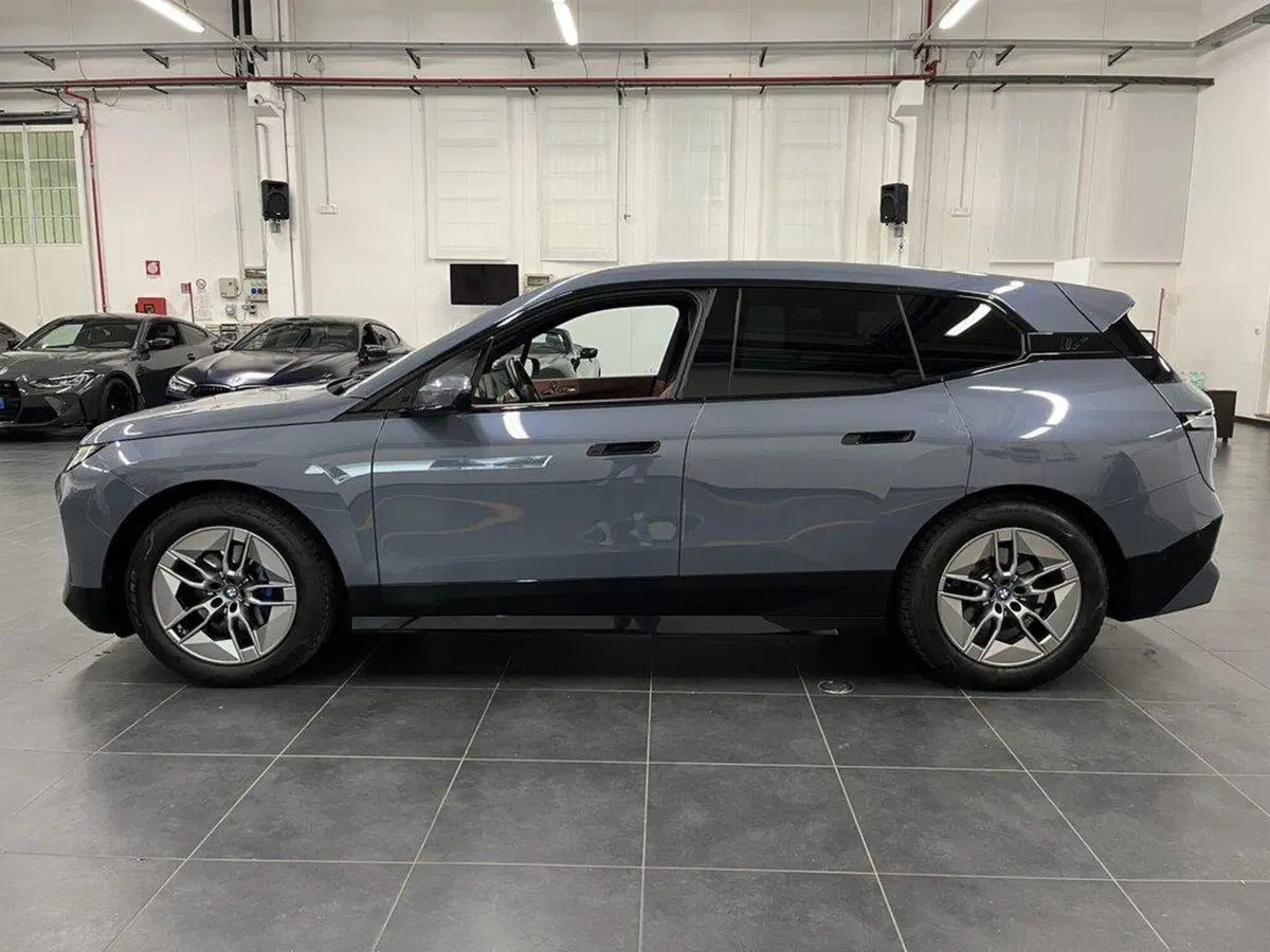 BMW iX usata a Alessandria (9)
