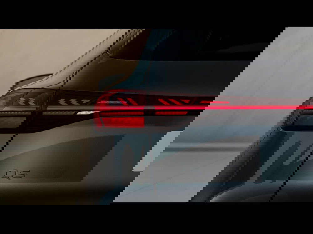 Audi Q5 Sportback nuova a Livorno (7)