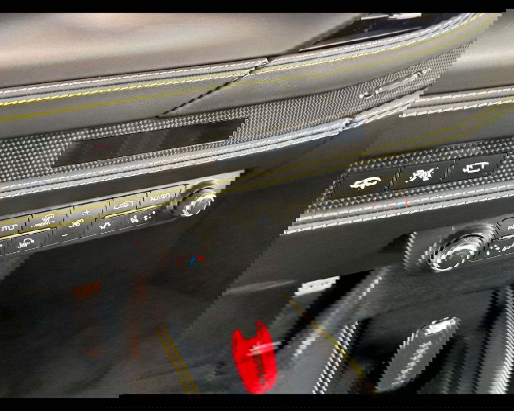 Ferrari F8 Coupé usata a Verona (16)