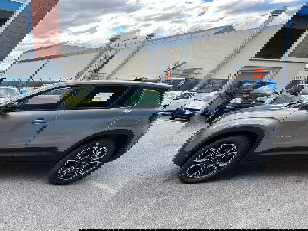 Jeep Avenger nuova a Salerno (10)