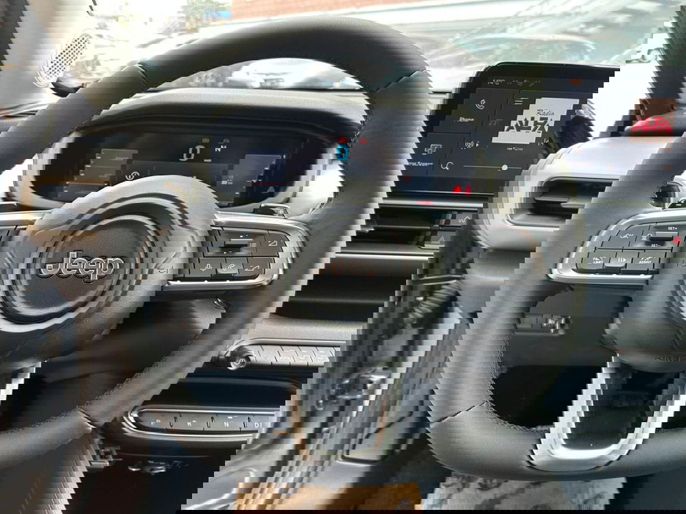 Jeep Avenger nuova a Salerno (17)